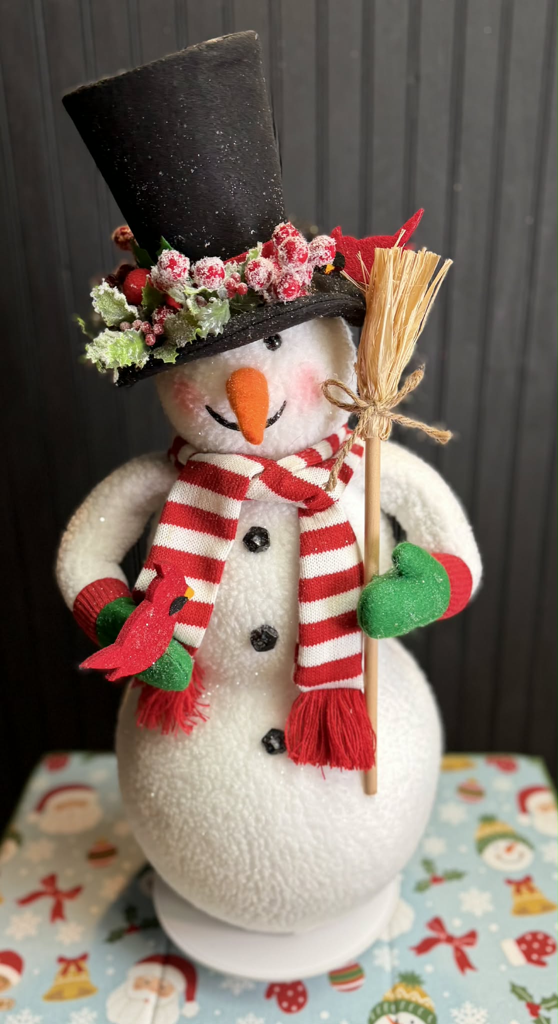 Winter Berry Frosty the Snowman Centerpiece