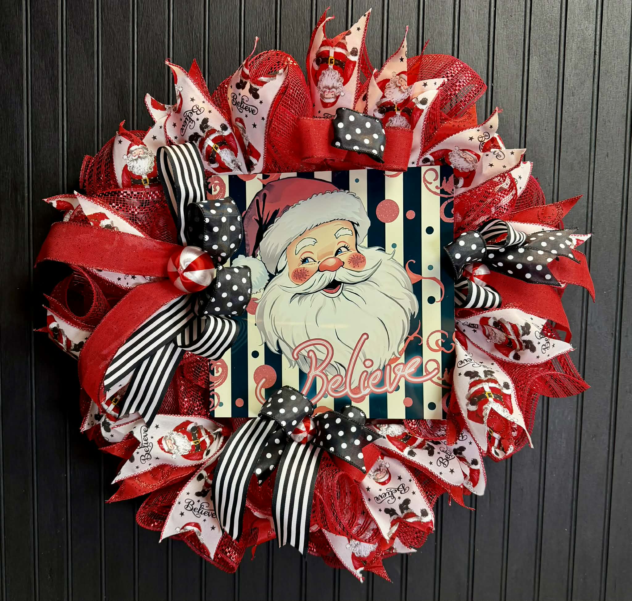 Santa 20" Metal Frame Wreath